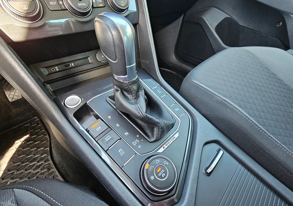 Volkswagen Tiguan cena 62000 przebieg: 227947, rok produkcji 2017 z Międzybórz małe 704